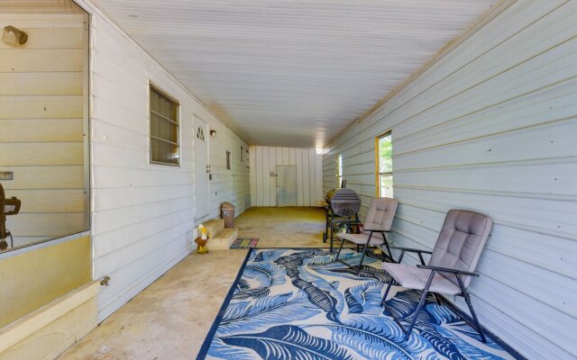 Steinhatchee Home w/ Grill & Screened-in Porch