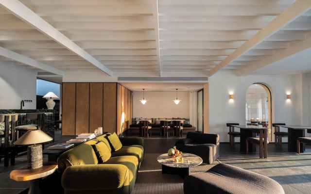 Miyue Roman Holiday Bubble Pool hotel