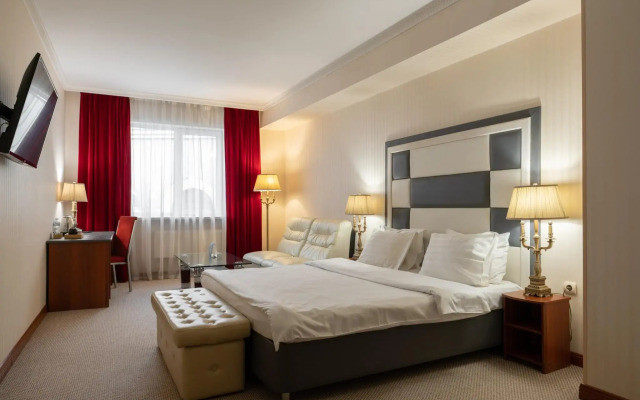 Salut New Moscow Hotel