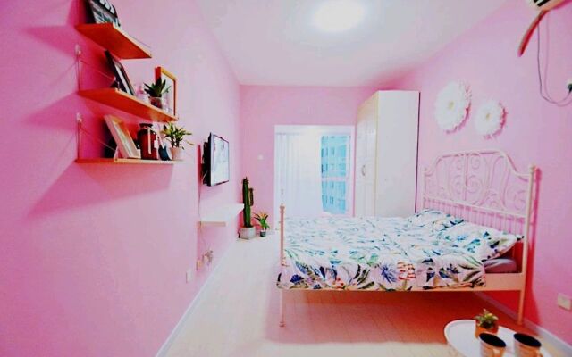 Avatar Fireworks Queen Bed Studio in Center Futian