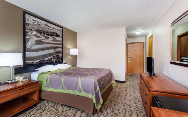 Super 8 by Wyndham Platteville