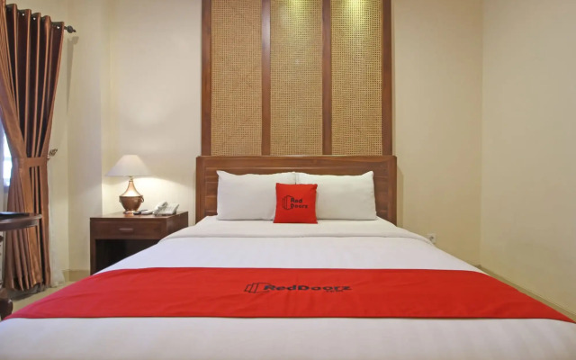 RedDoorz Premium @ The Garden Suites Solo