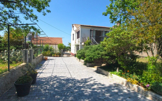 Apartment 1582