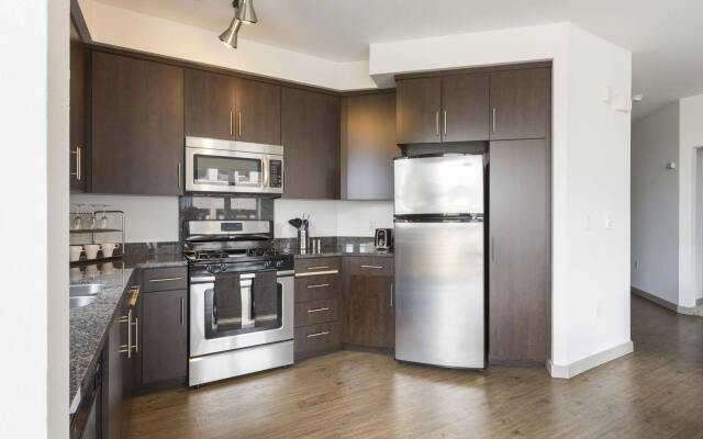 Ginosi East Bay Apartel