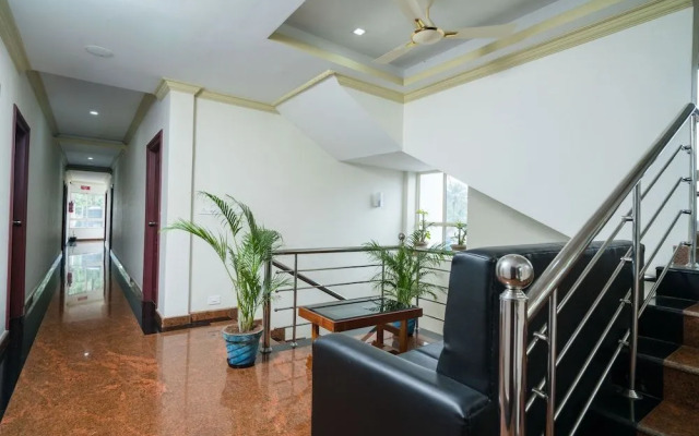 OYO 10428 Hotel Sandal Breeze