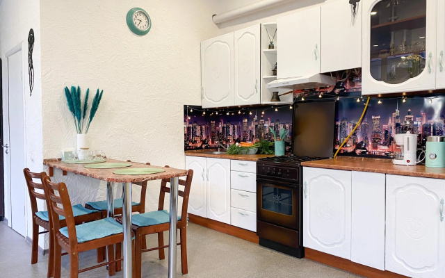 Apartamenty Scast'e zit' v centre Sevastopola na ul. Bol'saa Morskaa, d.41