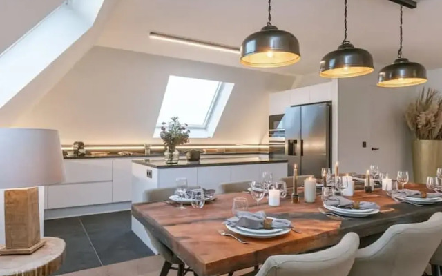 Luxurious Apartment With Parking