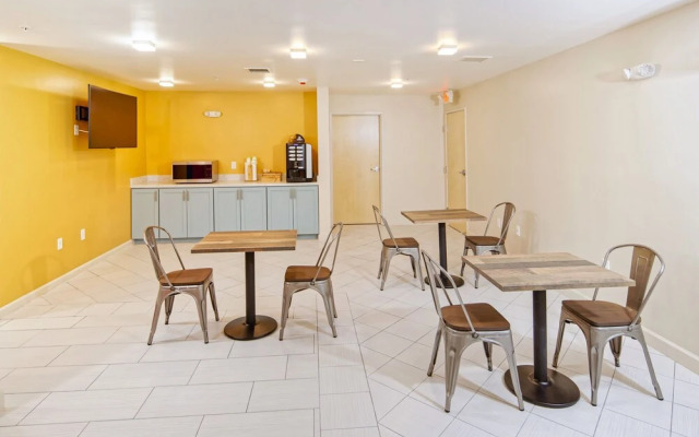 Inn At Moss Landing Point