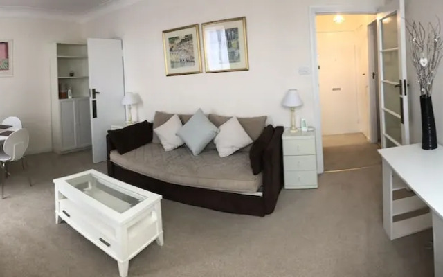 Elegant & Bright English Style 1 Bed Hyde Park