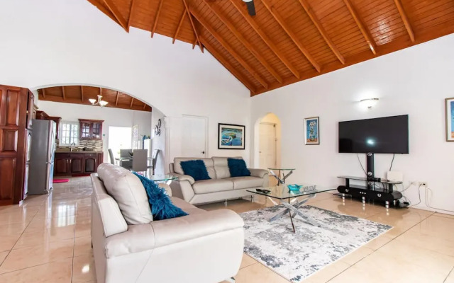 Runaway Bay Gem in Runaway Bay