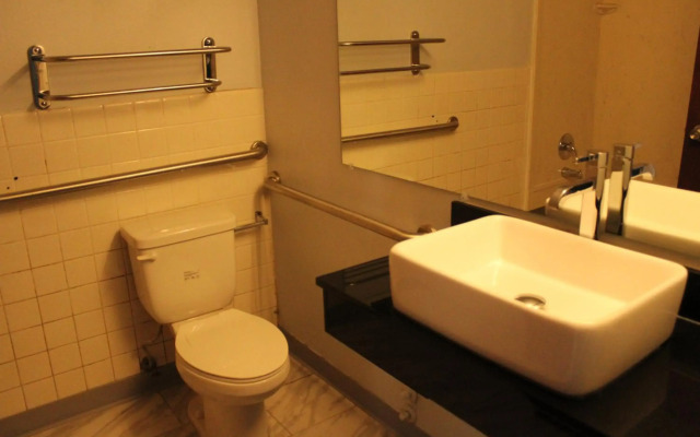 Travelodge by Wyndham Water’s Edge Hotel - Racine