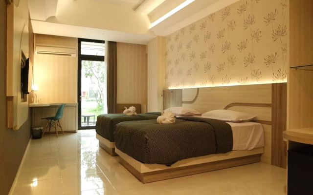 Dewarna Hotel & Convention