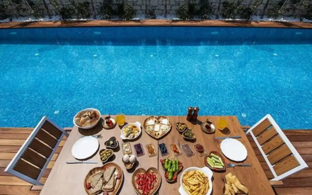 Amour Alacati Butik Otel