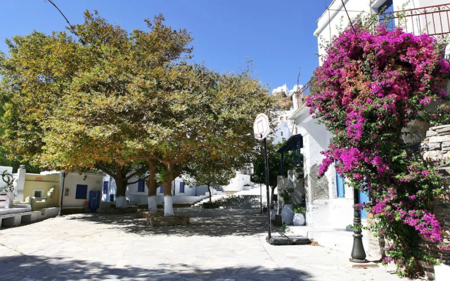 Tinos E Houses