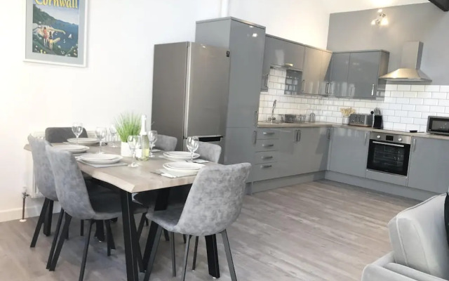 Stunning Reverse Level Townhouse in Penzance