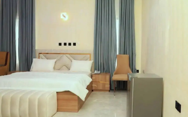 Grand Fweechvilla Hotel and Suites