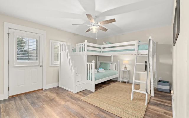 140 Feet To White Sandy Beaches! Newly Renovated! Pool! Grill!