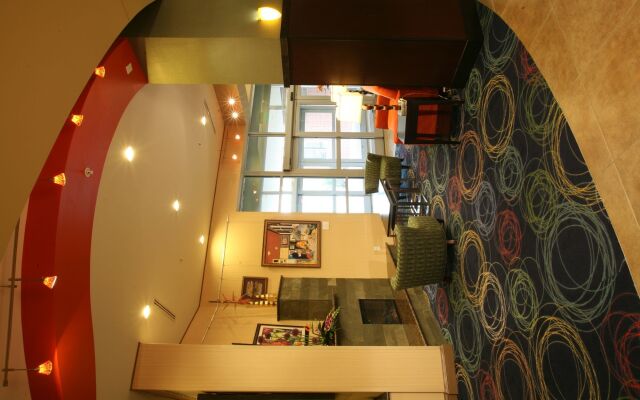 Holiday Inn Omaha Downtown - Waterpark by IHG