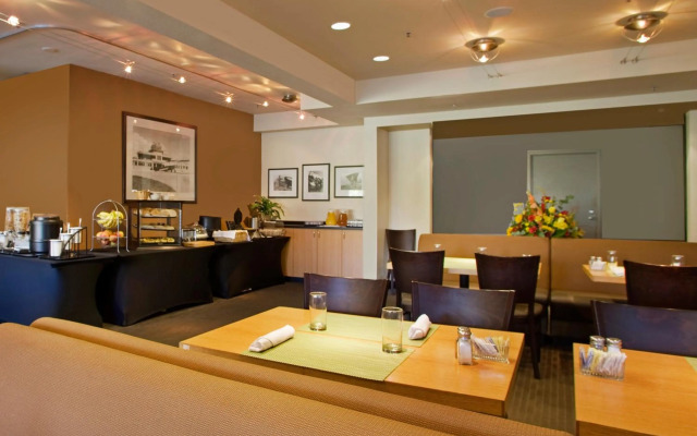Radisson Hotel Portland Airport