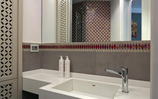 Elegant Apartment at Chiaia by Wonderful Italy