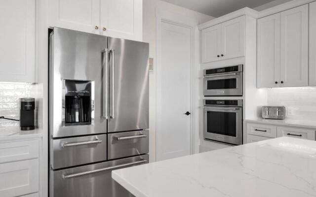 9866beachsidebeautypcwh - Beachside Beauty at Surfview Paradise