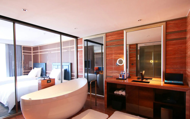 H2O Hotel