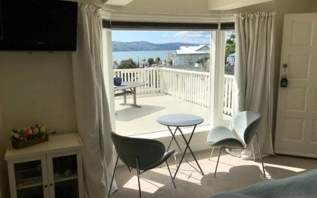 Private Luxurious Studio w Outdoor Living & Views!