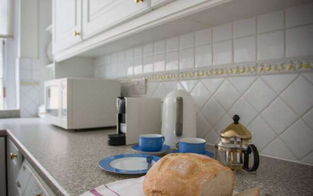 Traditional 2BR Flat in Marylebone