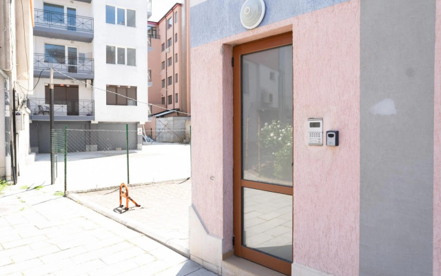 Shushi's Central Studio Apartment