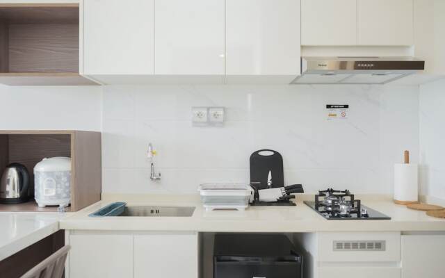 Homey And Cozy Living 2Br At Sky House Bsd Apartment