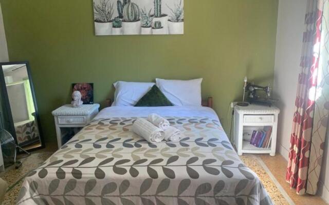 Studio close to Train Station