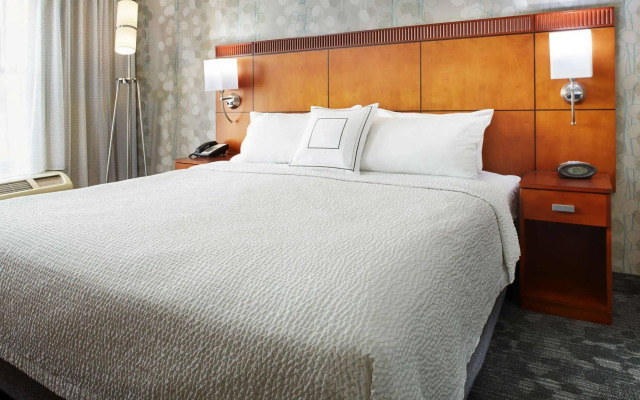 Courtyard by Marriott Hamilton