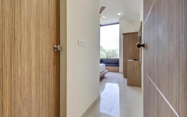 OYO 47017 Hotel Hallmark