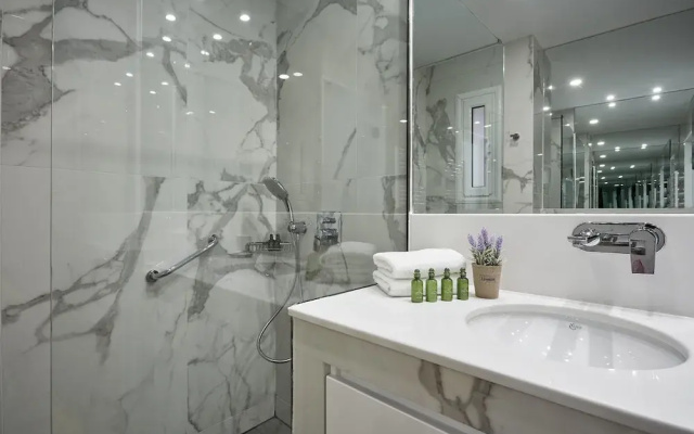 Luxurious Spacious Apt next  Hilton Area