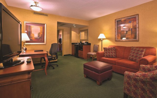 Embassy Suites by Hilton Greensboro Airport