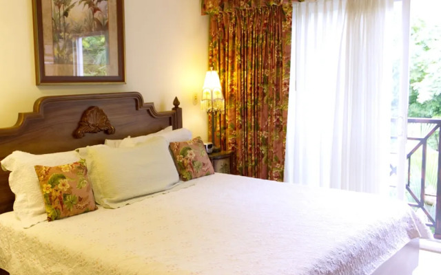 CR Luxury Los Sueños Condos