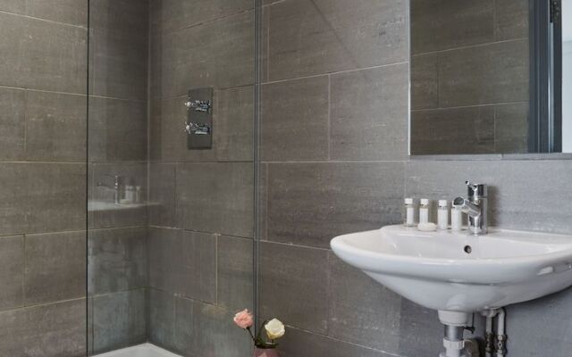 Reading Central Serviced Apartment by Viridian Apartments