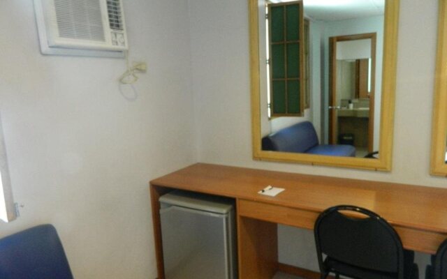 Nichols Airport Hotel