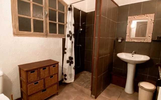 Anoli Lodges Village