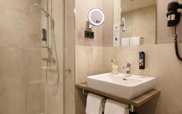Holiday Inn - the niu, Hub Dusseldorf Messe by IHG