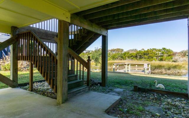 See Otter by Oak Island Accommodations