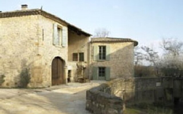 Apartment With 4 Bedrooms in Laudun-l'ardoise, With Wonderful Lake View, Enclosed Garden and Wifi