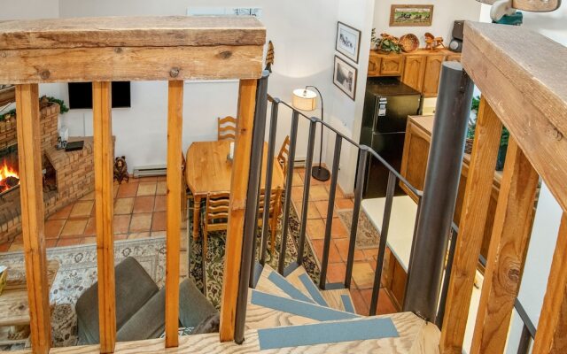 Snowfox #302 2 Bedroom Condo by RedAwning