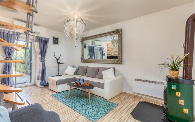 Amazing Home in Sisan with Hot Tub, WiFi & 2 Bedrooms