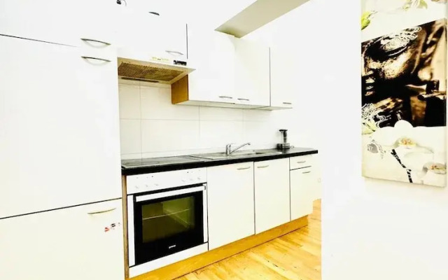 10 Economy Rooms-Shared Bath & Kitchen