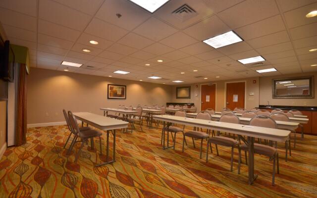 Holiday Inn Express Hotel & Suites Pine Bluff / Pines Mall, an IHG Hotel