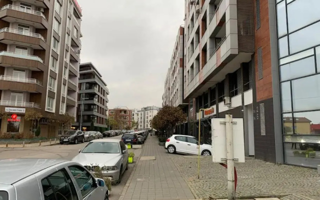 Sliver city next to paradise mall and metro