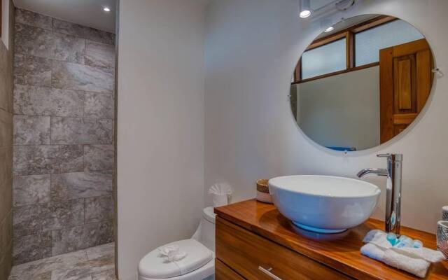 Few Steps to Beach Private Pool and Jacuzzi