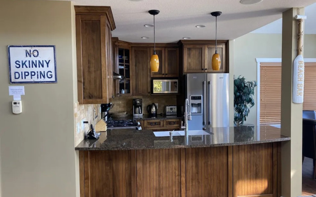 La Casa Lakeside Resort