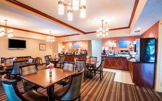 Comfort Inn & Suites North East